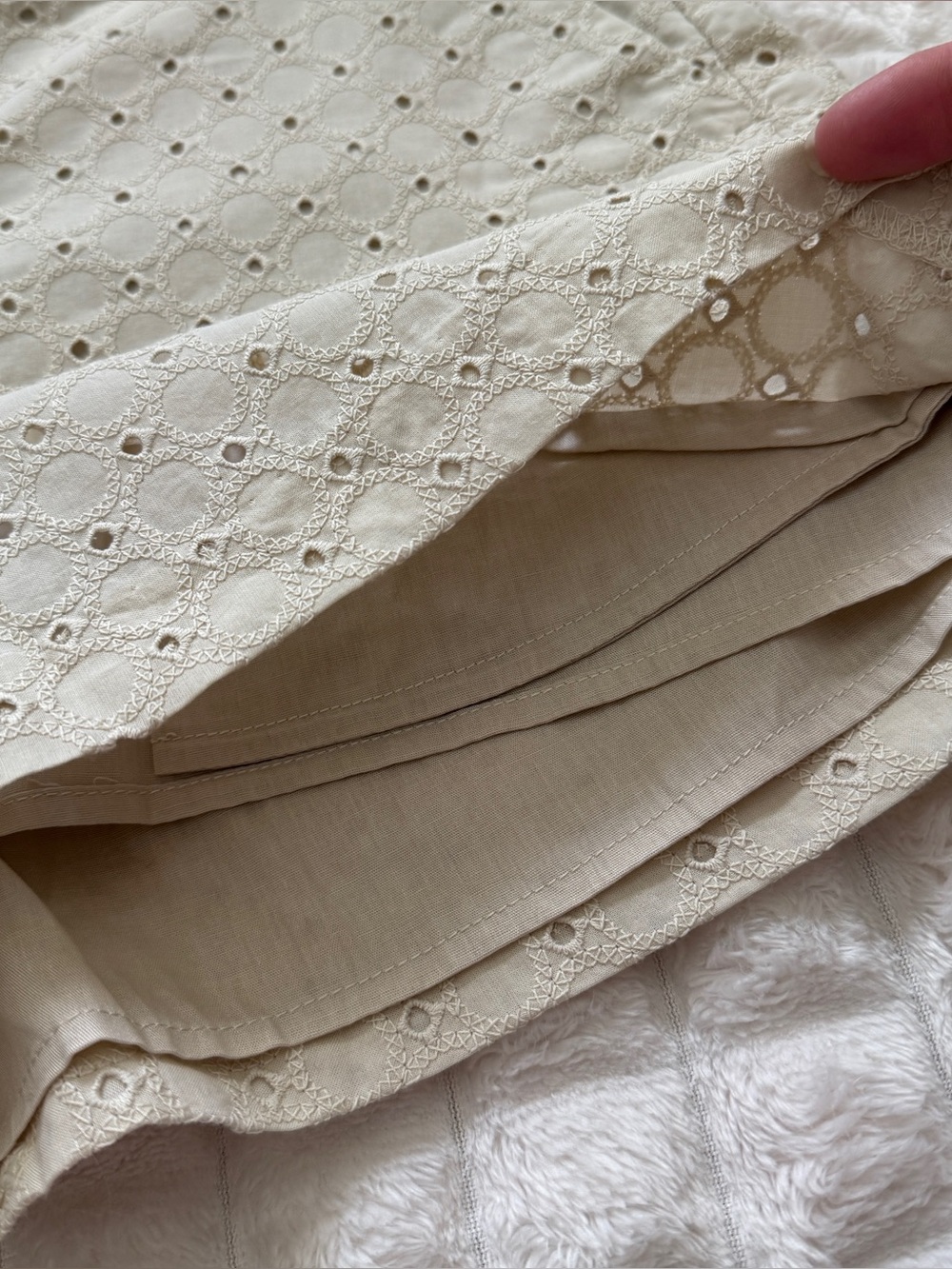 NEW Banana Republic 2 Eyelet Flat Front Shorts ~ Beige Cream Lined - Picture 3 of 7